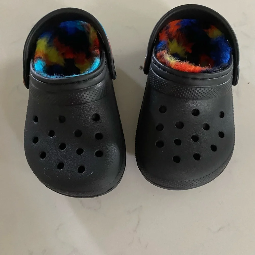 CROCS reposhing this
